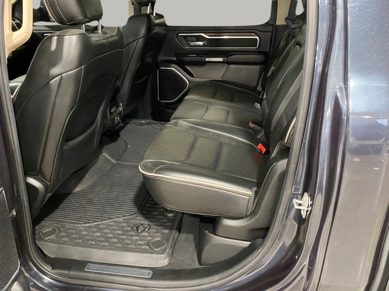 Used 2019 RAM 1500 Laramie image 11