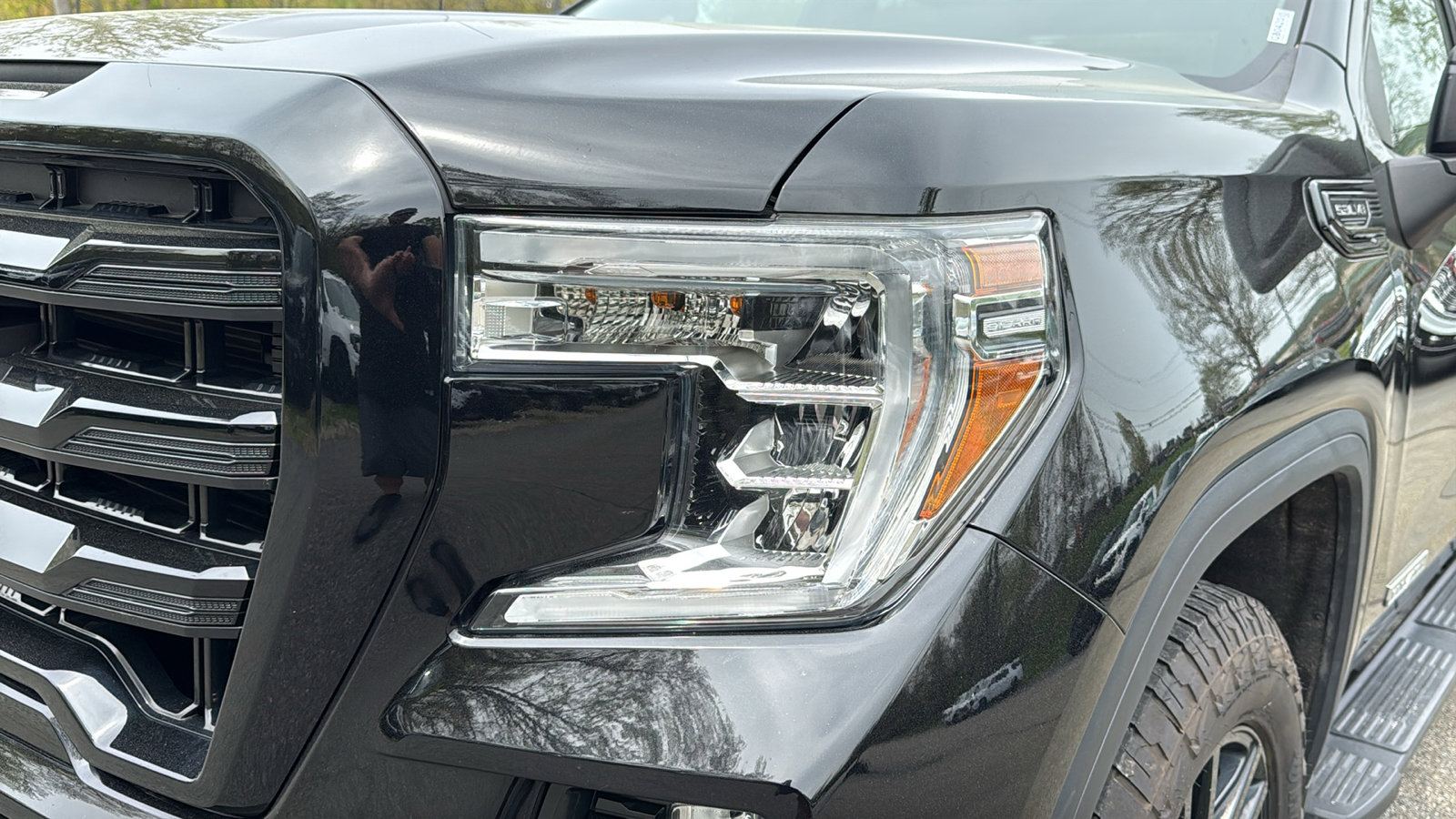 Used 2020 GMC Sierra 1500 Elevation w/ Elevation Value Package AWD/4WD image 9