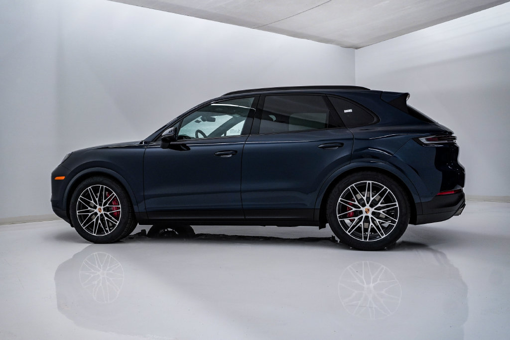 New 2026 Porsche Cayenne GTS AWD/4WD image 2