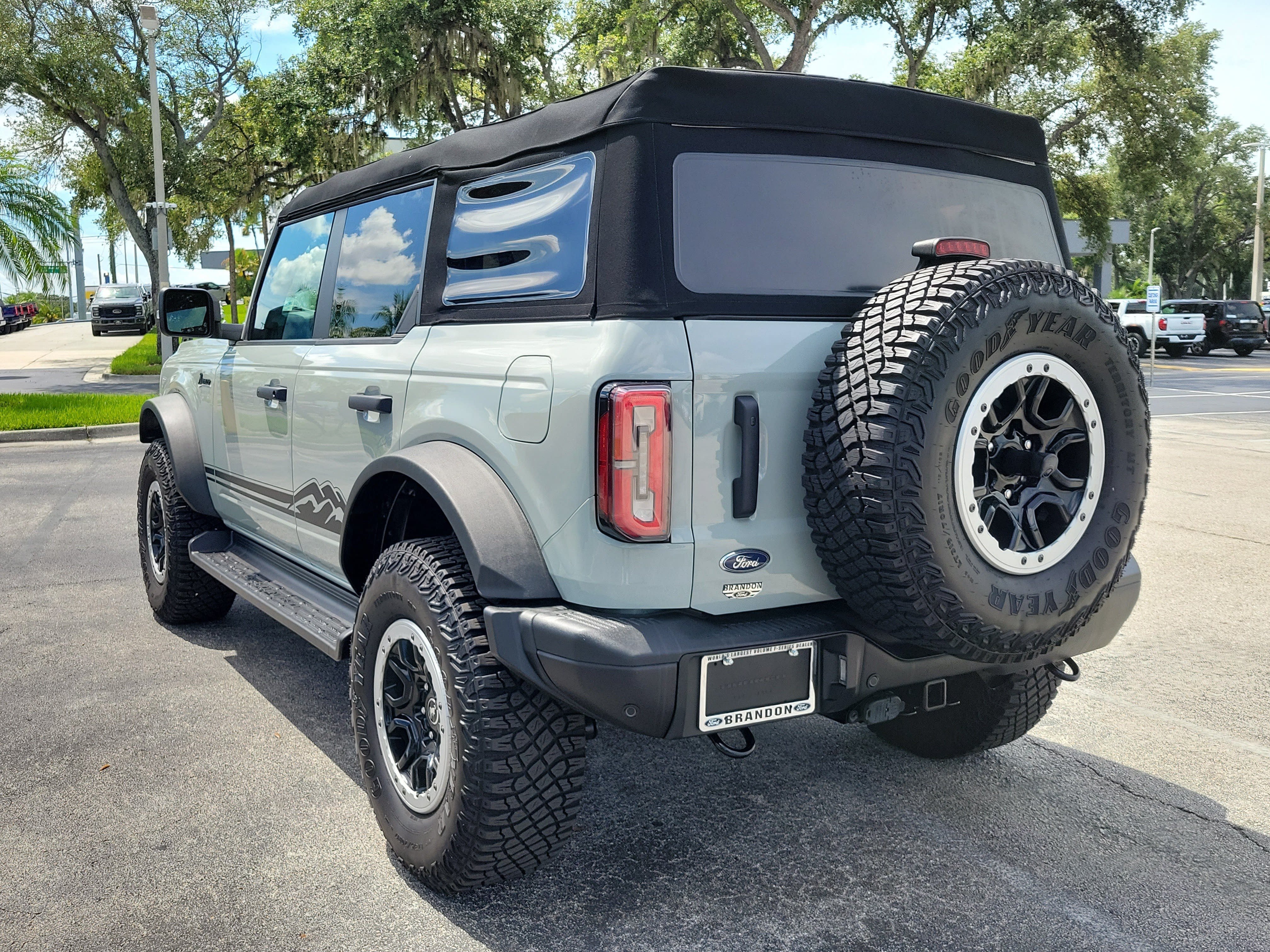 Certified 2023 Ford Bronco Badlands w/ Sasquatch Package AWD/4WD image 7