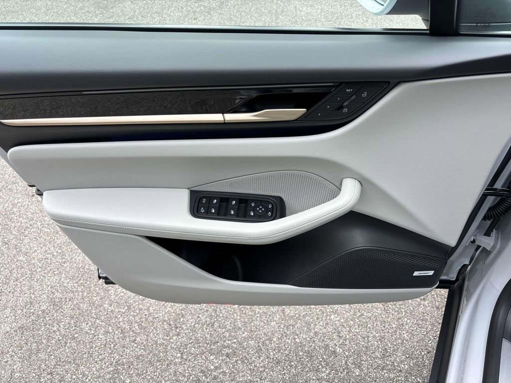 Used 2025 Porsche Macan 4 Electric image 23