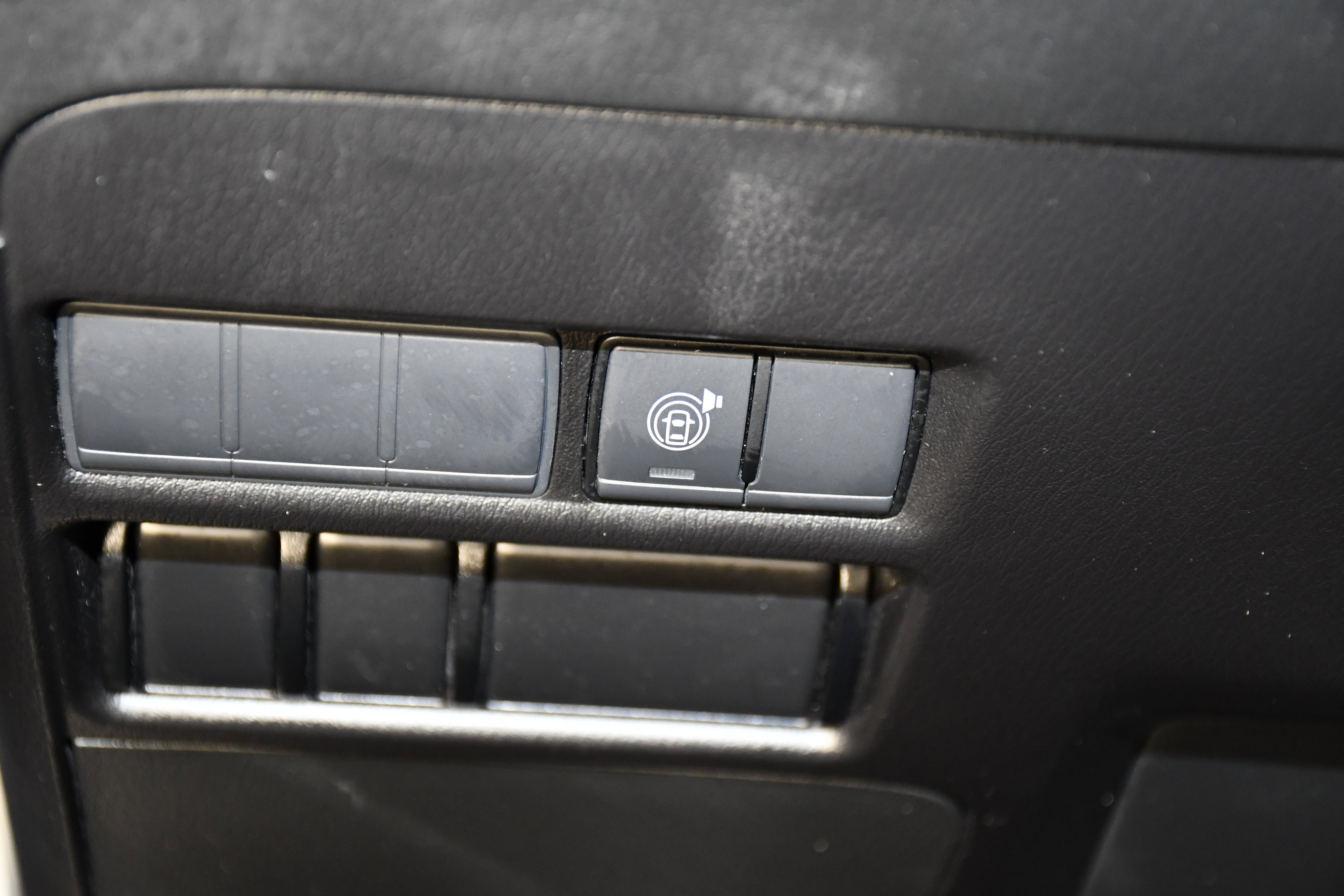 Used 2024 Nissan Armada SV image 37