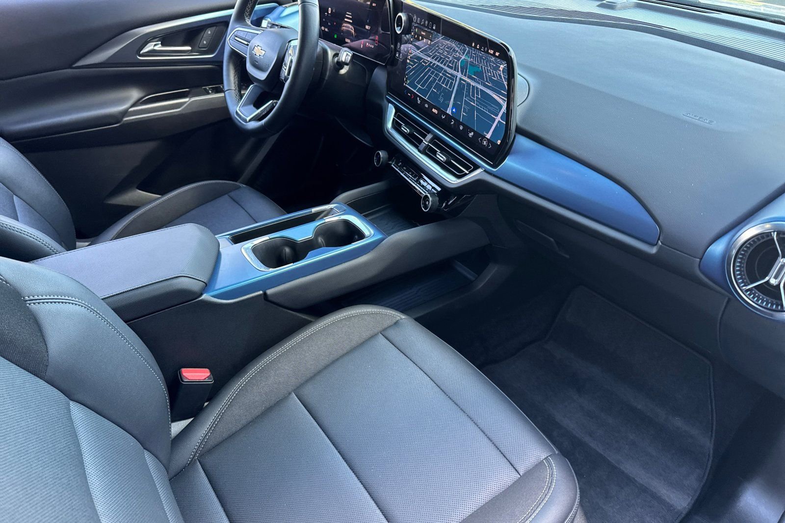 Used 2025 Chevrolet Equinox EV LT w/ Convenience Package image 20