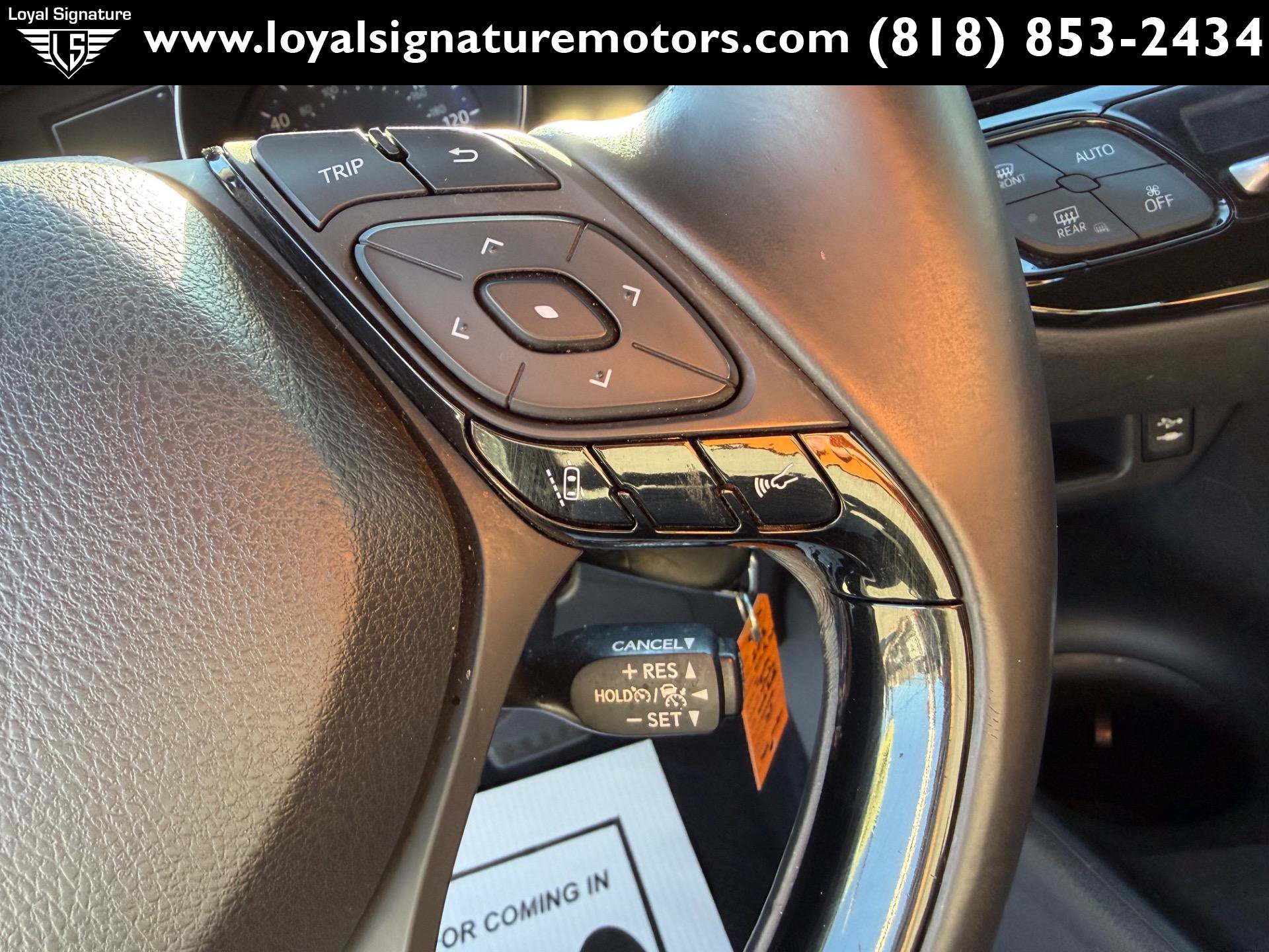 Used 2018 Toyota C-HR XLE FWD image 24