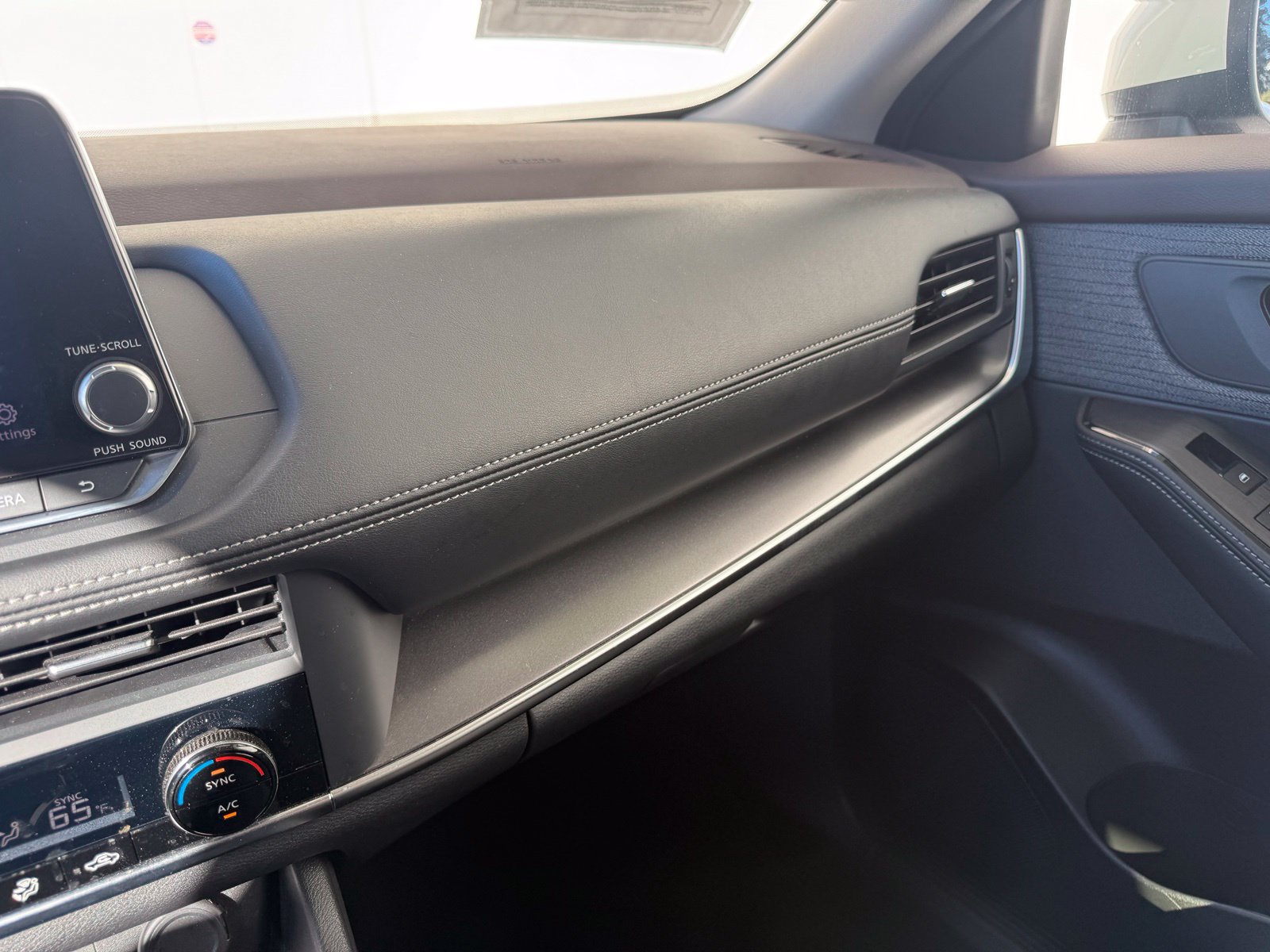 Used 2023 Nissan Rogue SV FWD image 16