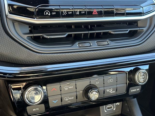 New 2026 Jeep Compass Latitude image 32