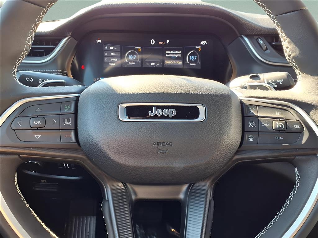 New 2025 Jeep Grand Cherokee L Laredo image 17