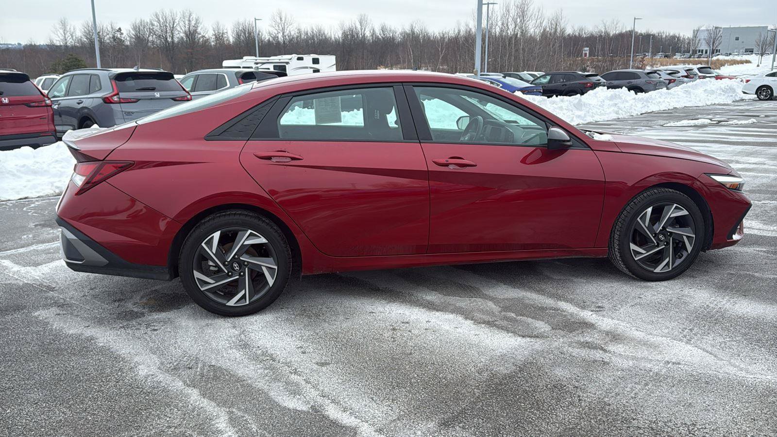 Used 2025 Hyundai Elantra Sport FWD image 4