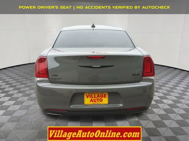 Used 2018 Chrysler 300 Touring w/ Sport Appearance Package image 3
