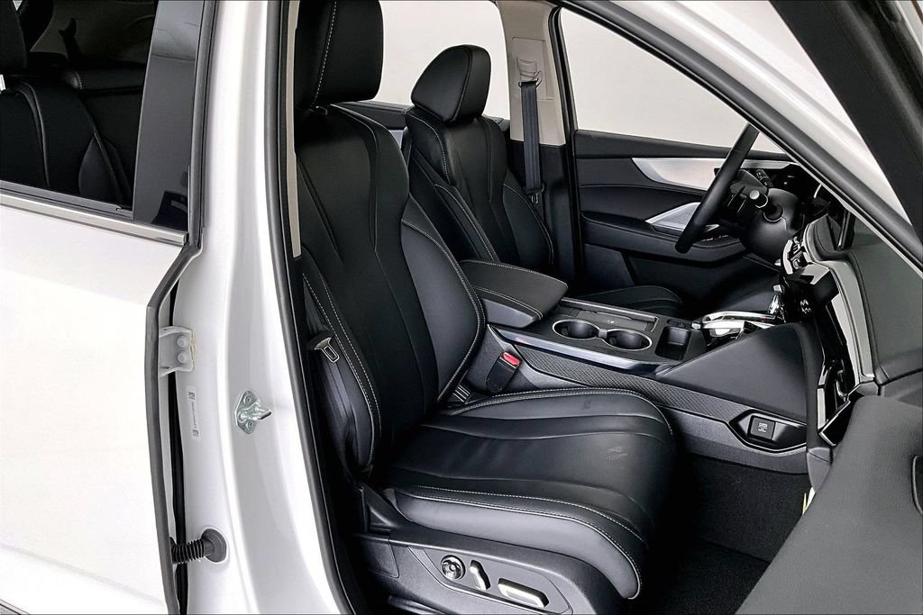 Certified 2026 Acura MDX w/ Technology Package FWD image 9