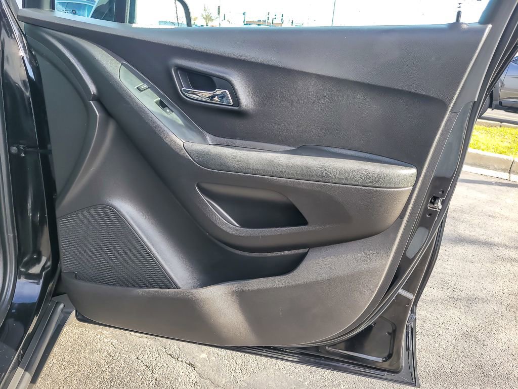 Used 2018 Chevrolet Trax LS image 19