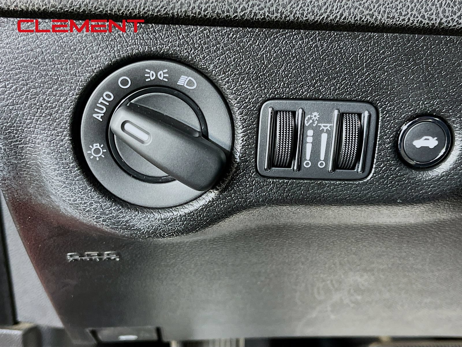 Used 2022 Dodge Charger SXT RWD image 13