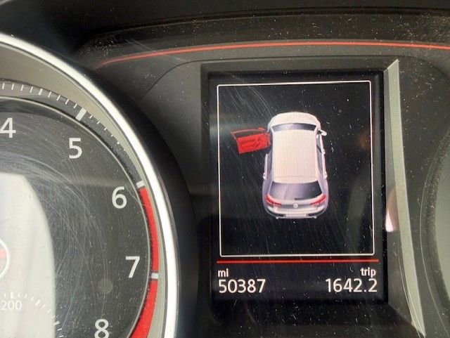 Used 2017 Volkswagen Golf S image 4