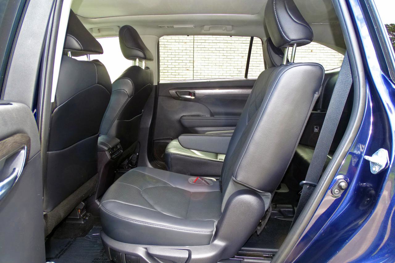 Used 2022 Toyota Highlander Platinum AWD/4WD image 16