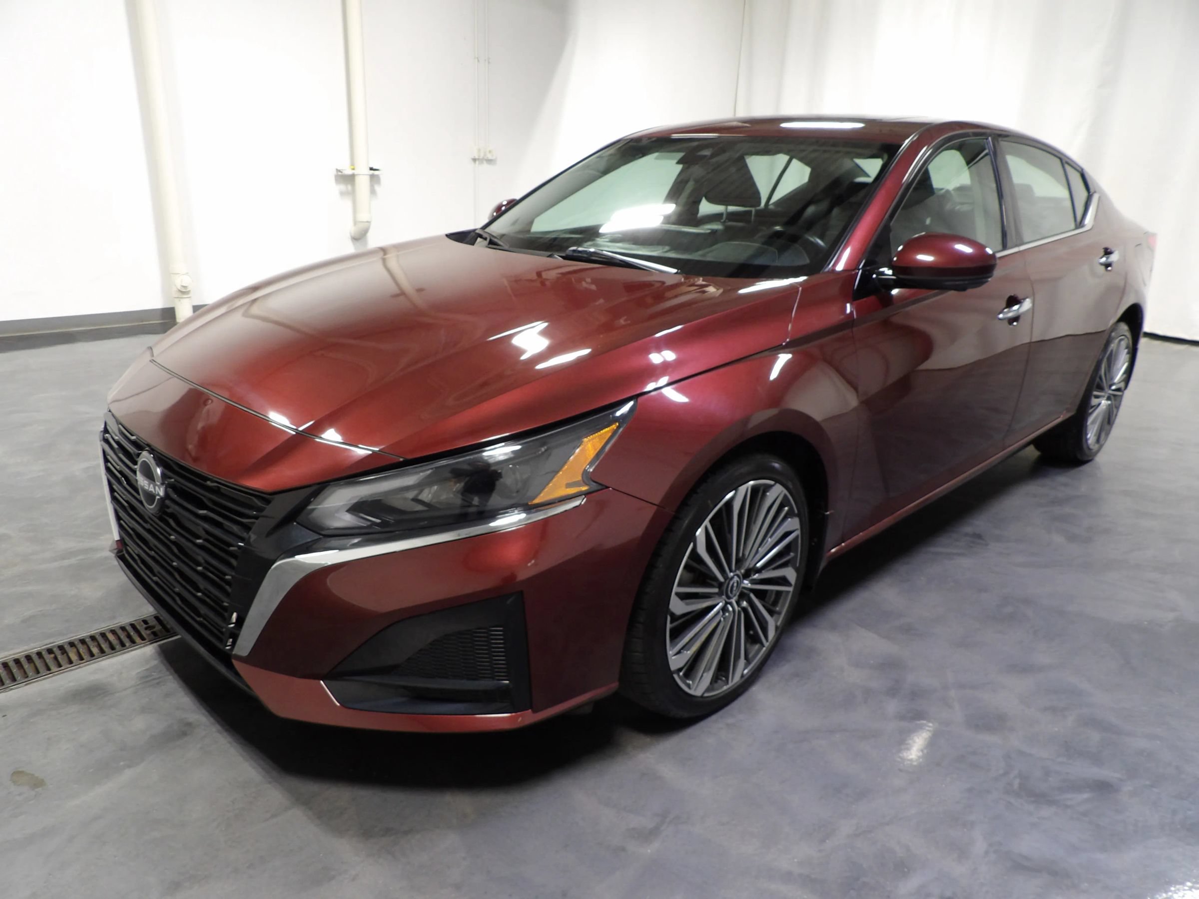 Used 2023 Nissan Altima 2.5 SL AWD/4WD image 3