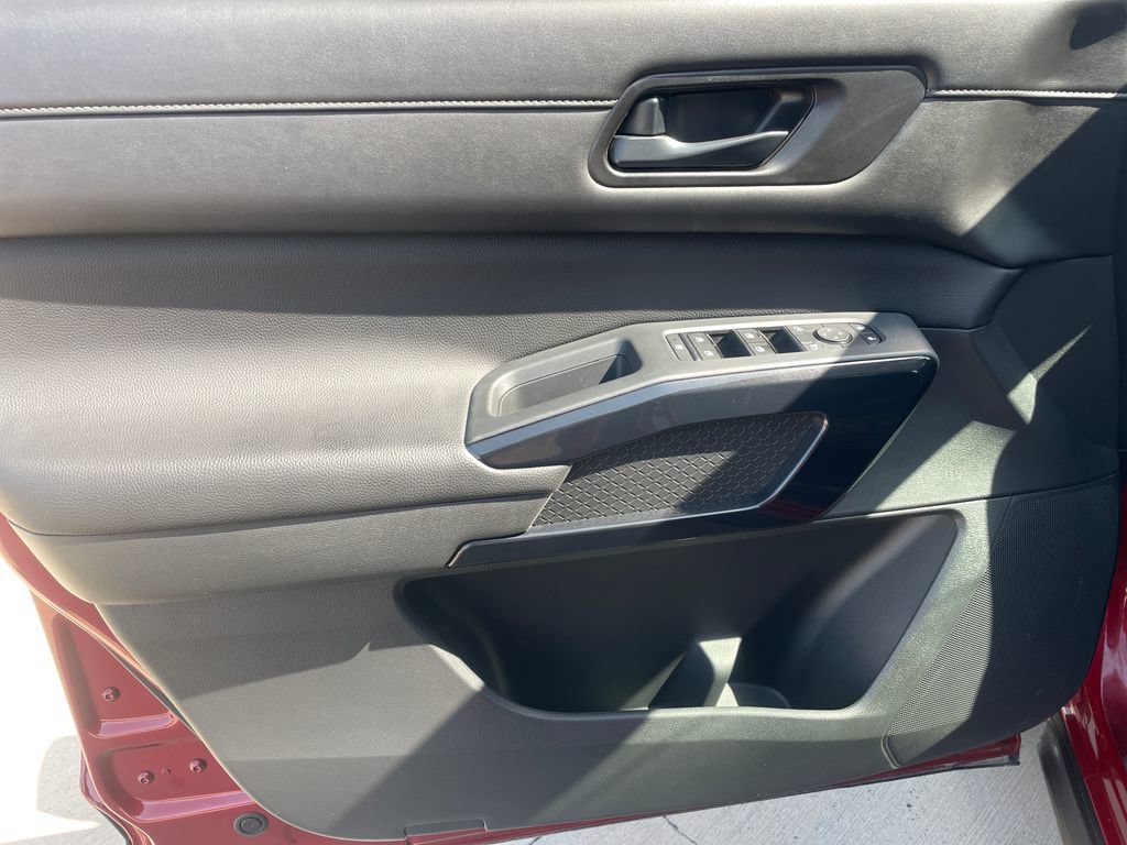 Certified 2025 Nissan Pathfinder SV w/ SV Premium Package FWD image 21