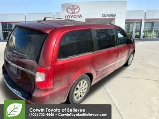 Used 2014 Chrysler Town & Country Touring image 5