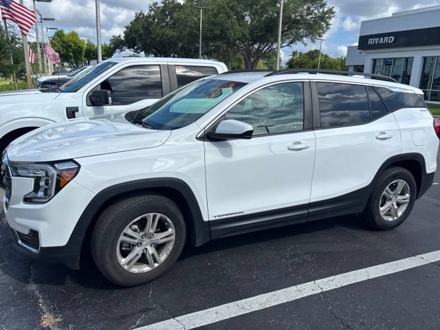 Used 2023 GMC Terrain SLE w/ Driver Convenience Package FWD image 1