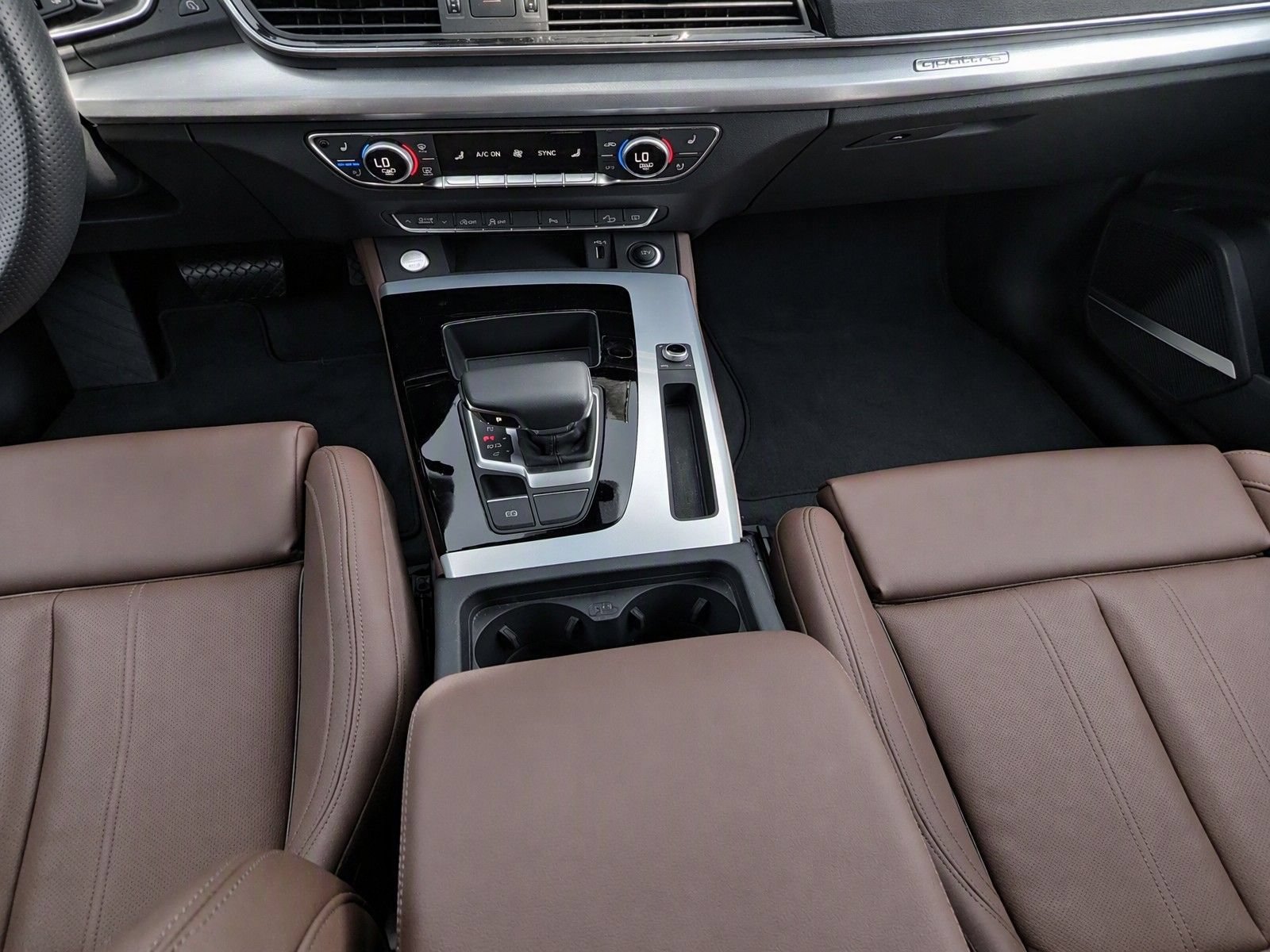 Certified 2025 Audi Q5 2.0T Premium Plus w/ Premium Plus Package AWD/4WD image 17