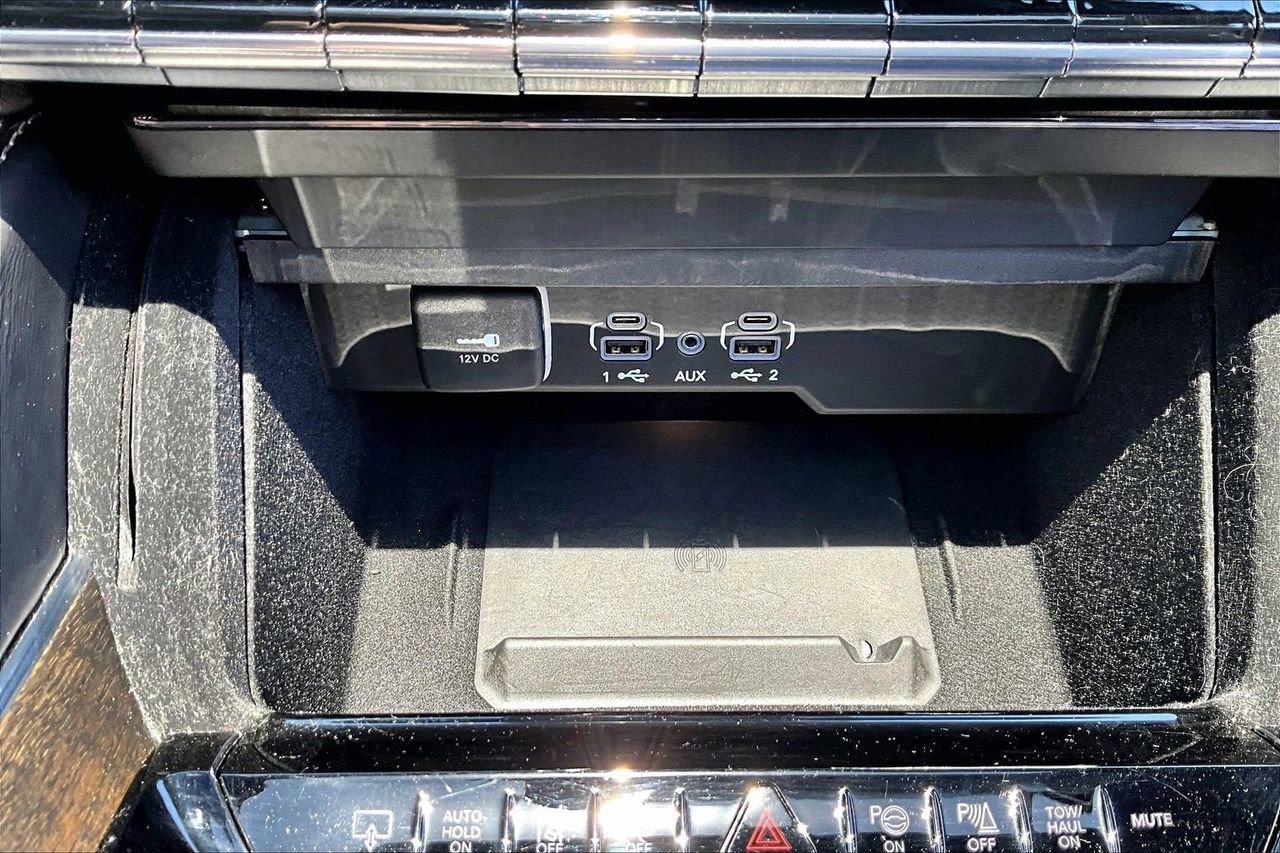 Used 2022 Jeep Grand Wagoneer Series II AWD/4WD image 18