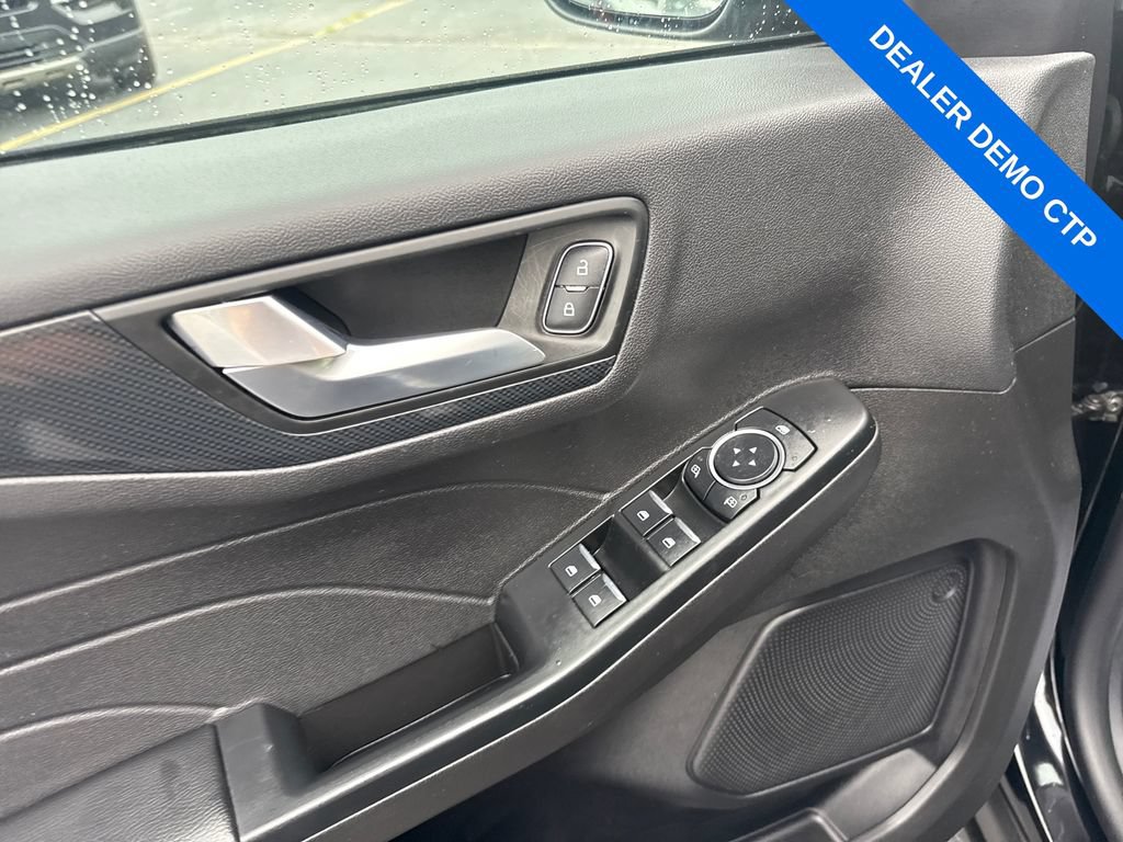 Used 2025 Ford Escape ST-Line Select AWD/4WD image 25