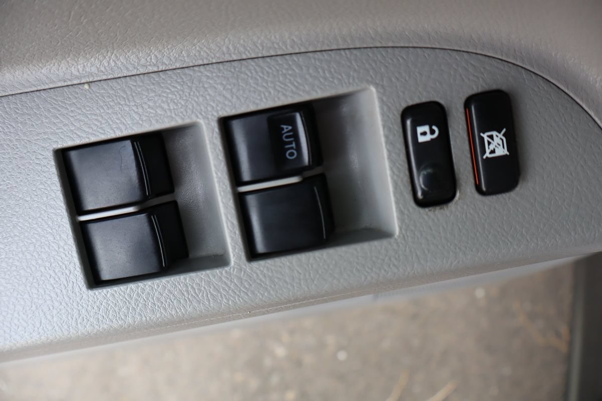 Used 2010 Toyota Highlander 4WD Hybrid image 29