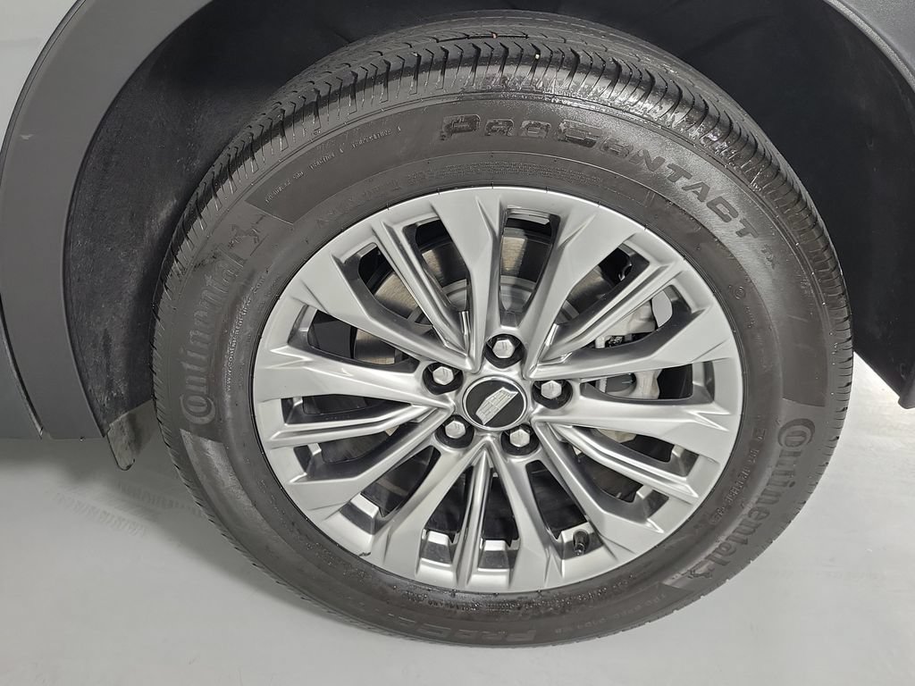 Used 2025 Cadillac XT4 Premium Luxury FWD image 9