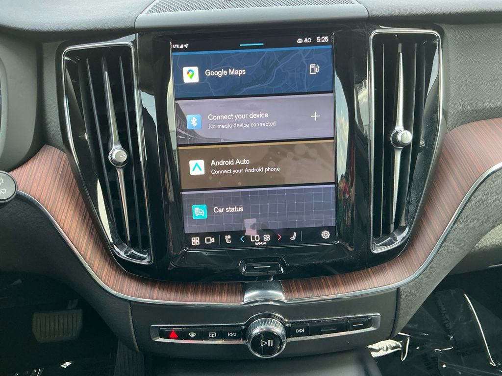 Used 2024 Volvo XC60 B5 Plus image 21