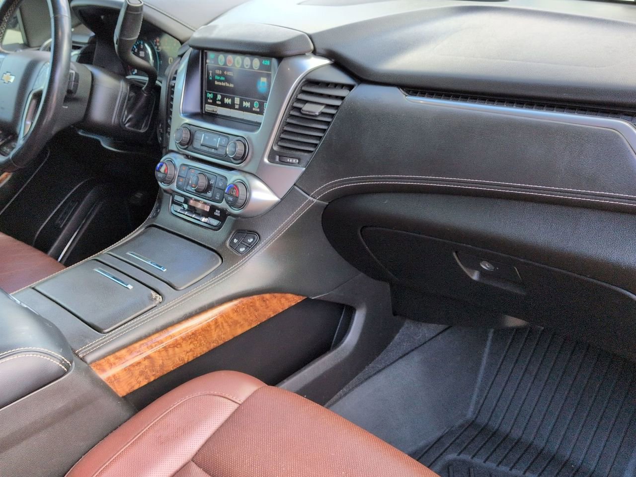 Used 2019 Chevrolet Suburban Premier w/ Premier Plus Edition image 27