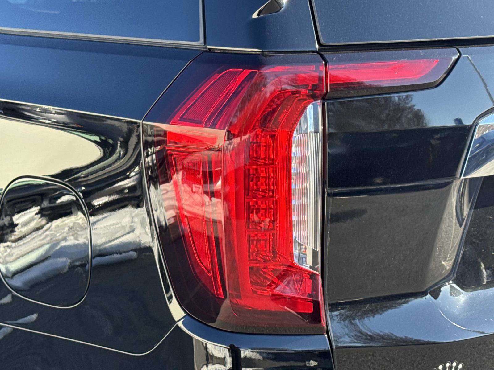 Used 2024 GMC Yukon SLT w/ SLT Luxury Package image 27