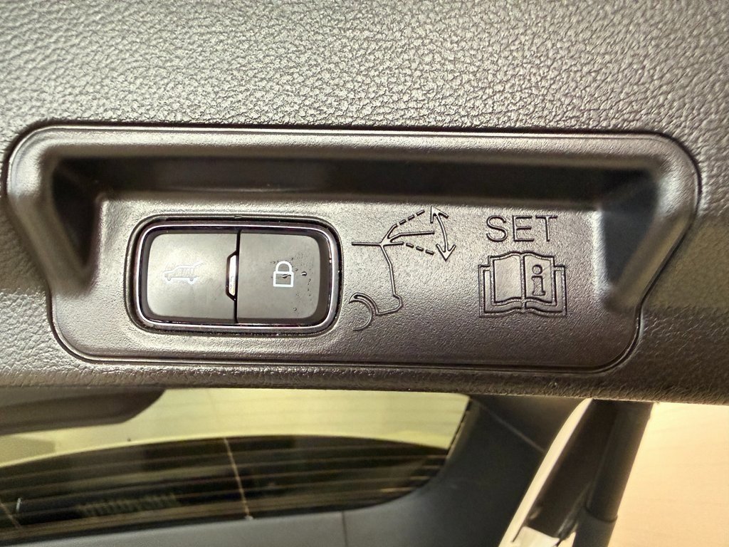 Used 2022 Ford Explorer XLT image 33