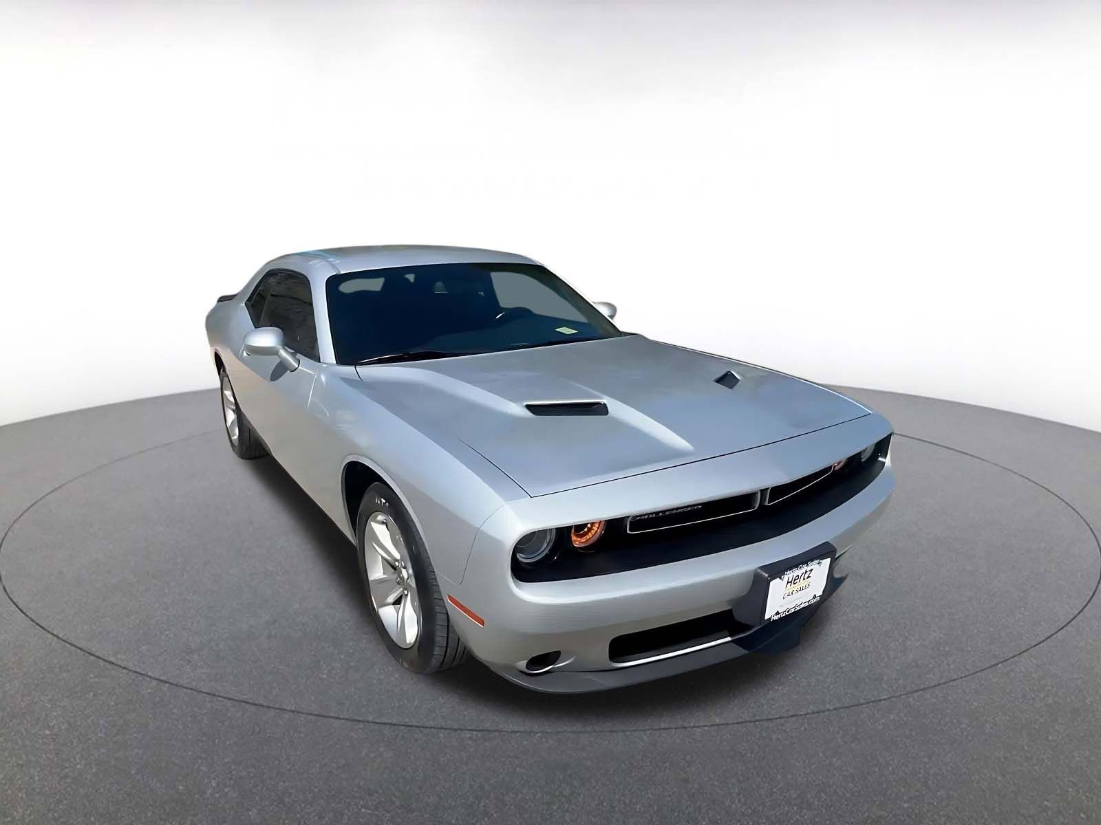 Used 2023 Dodge Challenger SXT image 3
