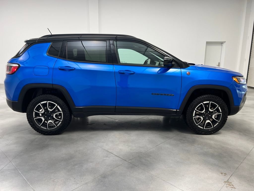 Used 2024 Jeep Compass Trailhawk image 8