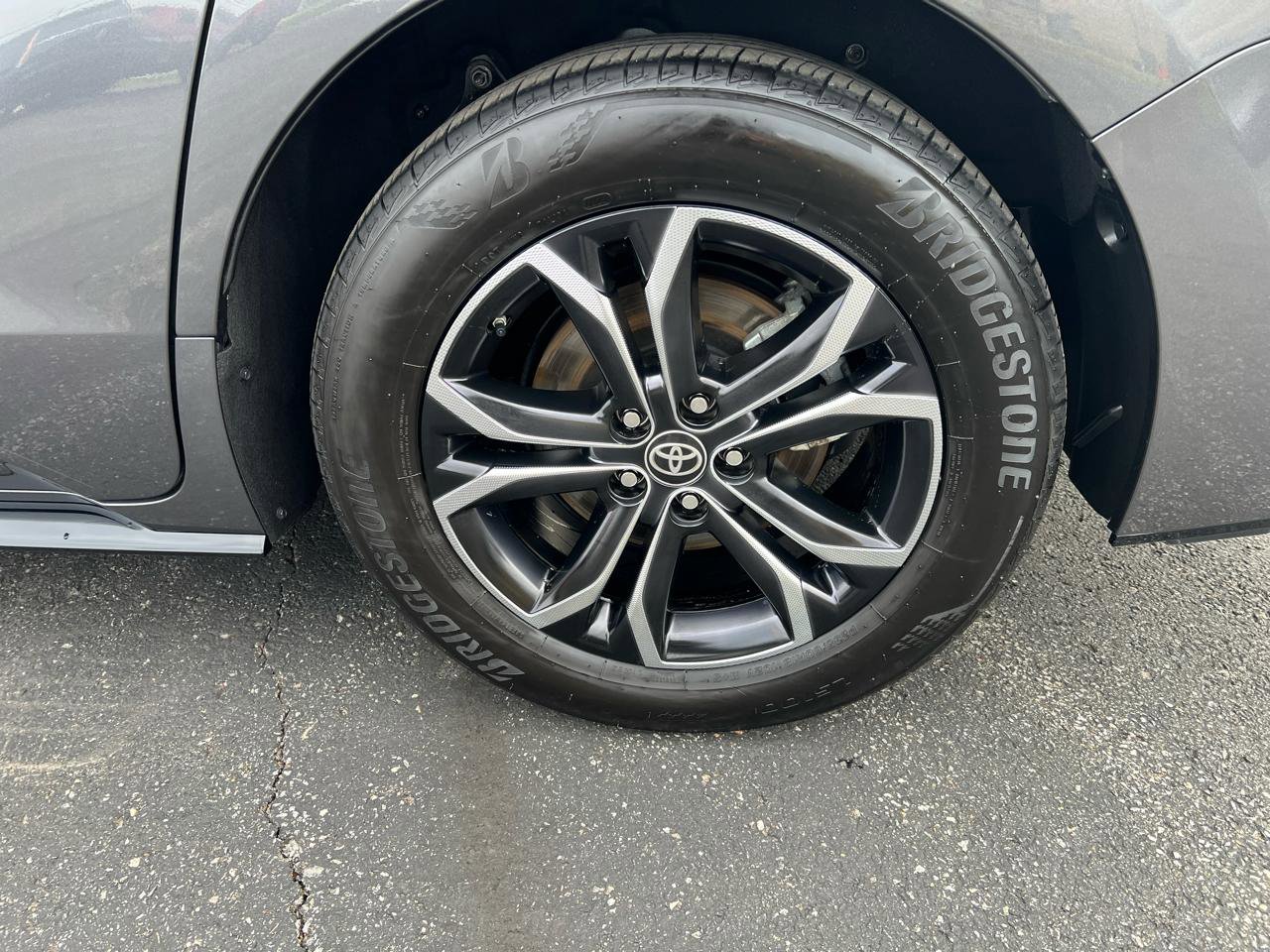 Used 2025 Toyota Sienna Platinum image 35