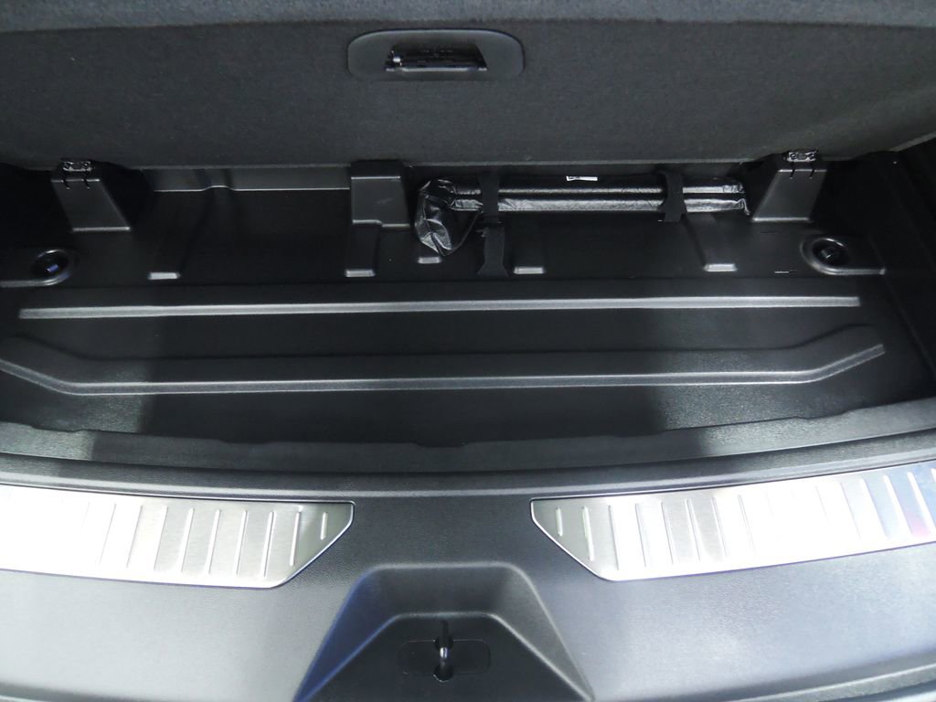 Used 2024 GMC Yukon AT4 w/ AT4 Premium Plus Package image 32