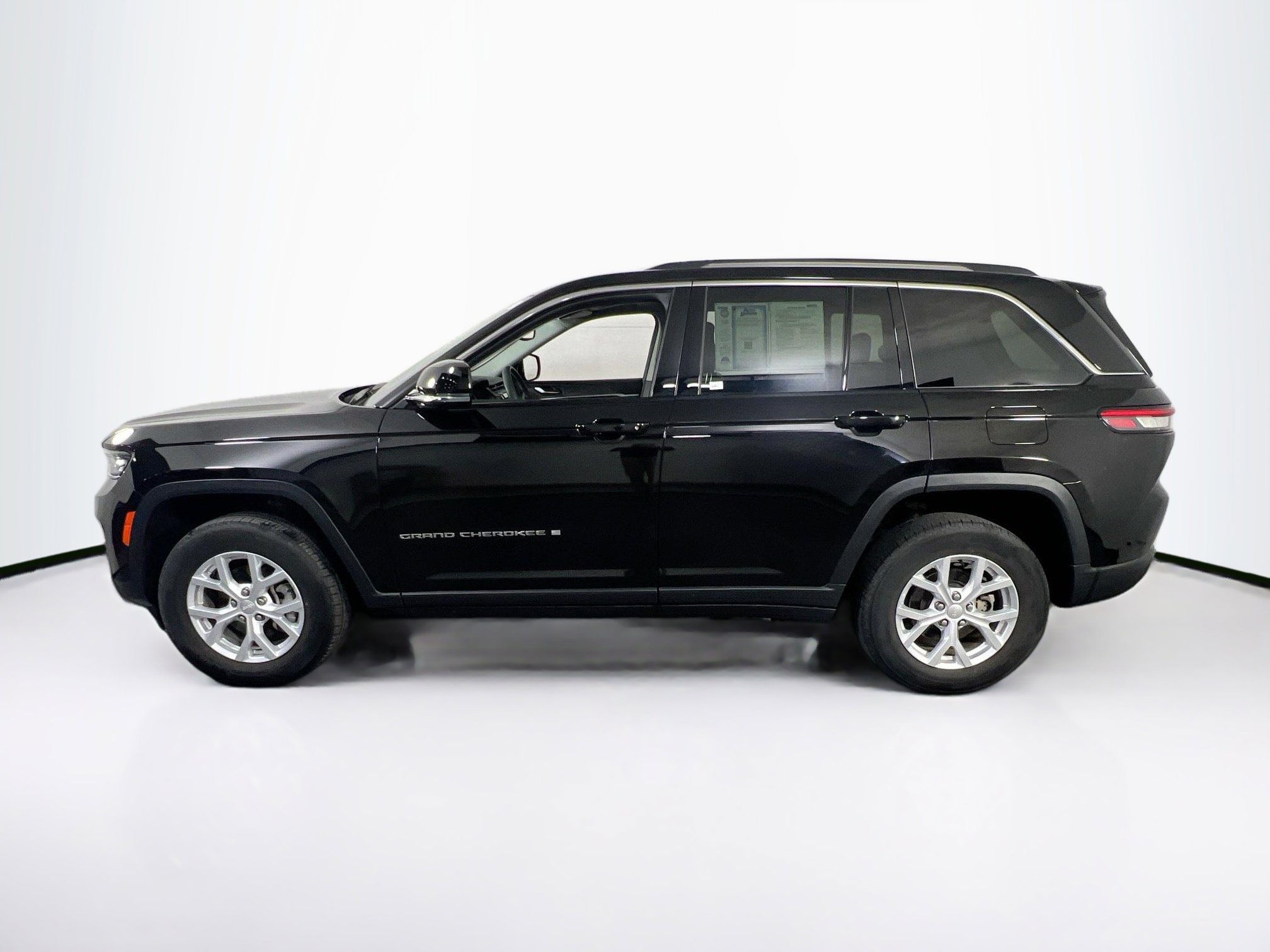 Used 2023 Jeep Grand Cherokee Limited AWD/4WD image 8