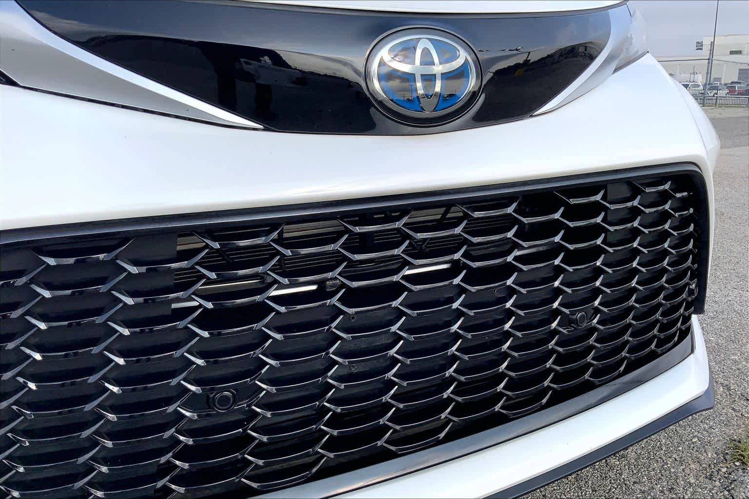 Used 2023 Toyota Sienna XSE w/ XSE Plus Package FWD image 29