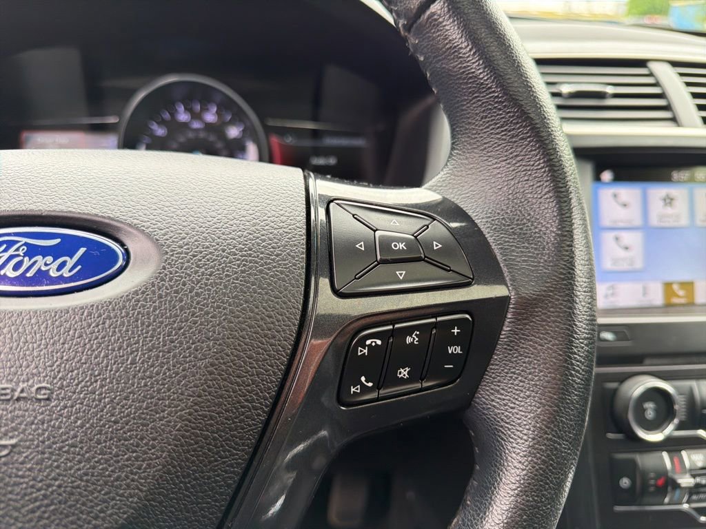 Used 2018 Ford Explorer XLT w/ Equipment Group 202A AWD/4WD image 16