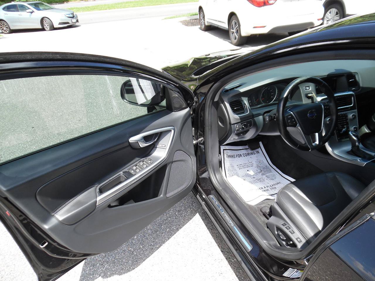 Used 2017 Volvo S60 T5 Dynamic FWD image 10