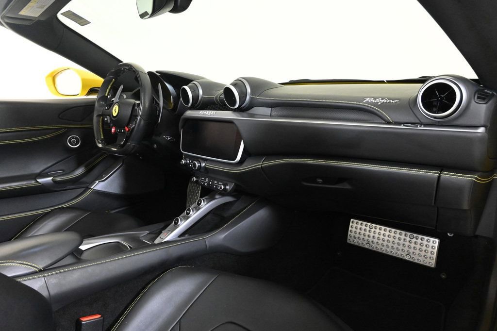 Used 2020 Ferrari Portofino image 19