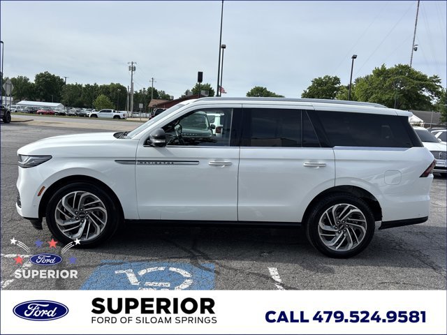 Used 2025 Lincoln Navigator Reserve AWD/4WD image 11