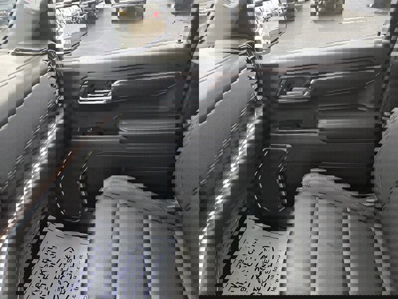 Used 2025 GMC Sierra 1500 SLT image 25