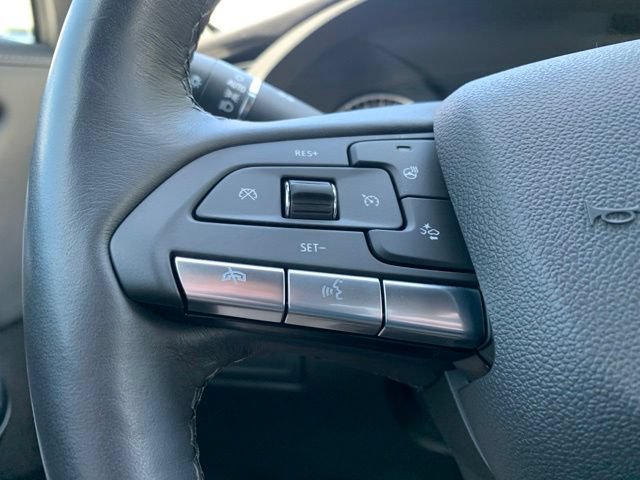 Used 2022 Cadillac XT4 Luxury w/ Cold Weather Package AWD/4WD image 22
