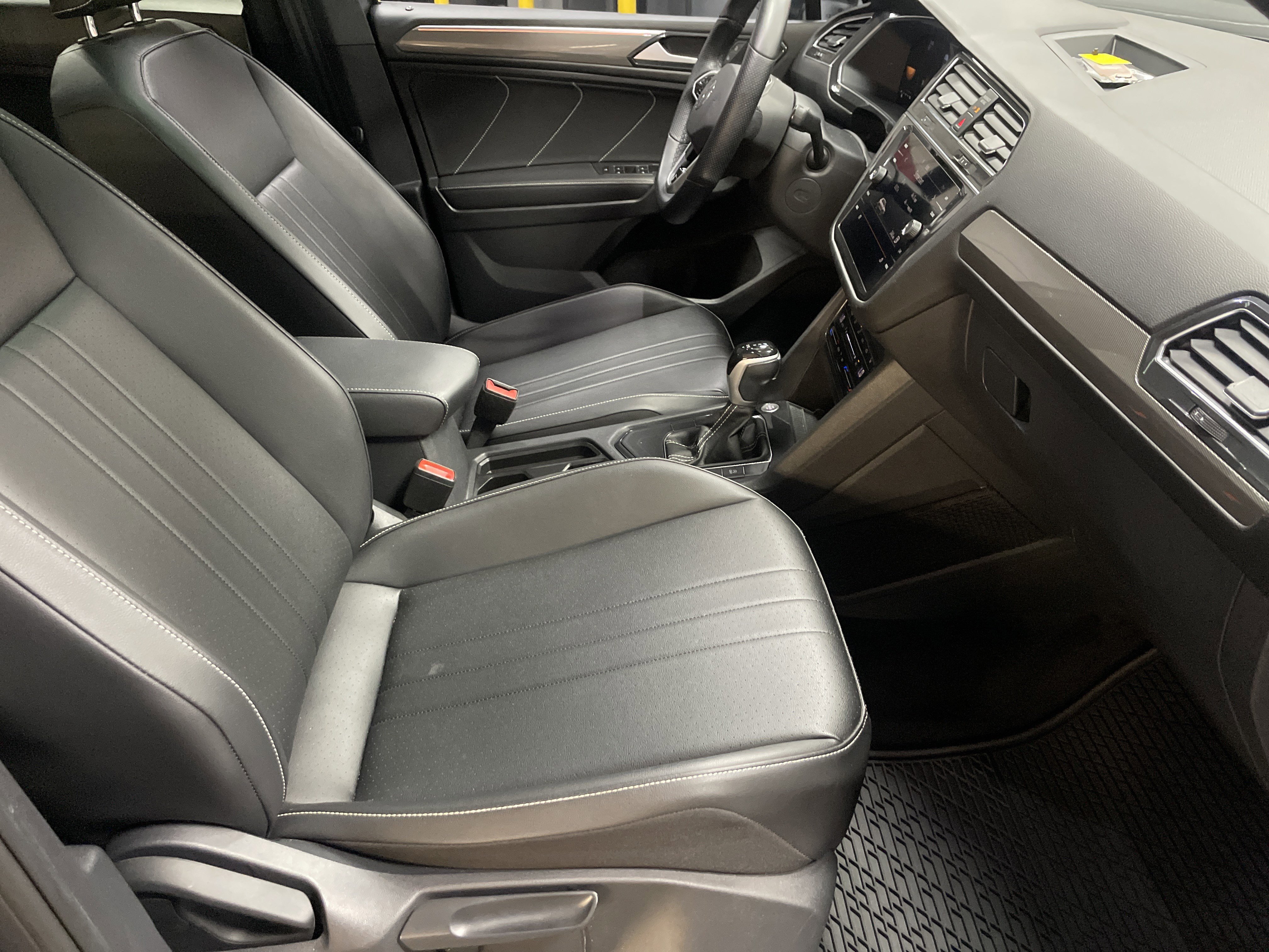 Used 2023 Volkswagen Tiguan SE R-Line FWD image 34