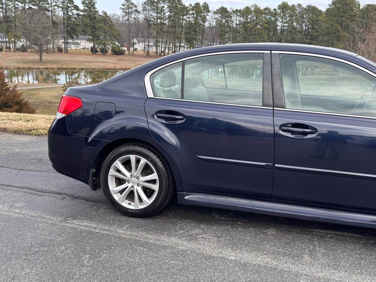 Used 2014 Subaru Legacy 2.5i Limited w/ Moonroof Package AWD/4WD image 32