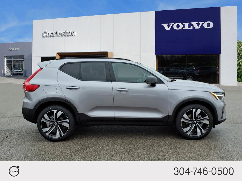 Certified 2026 Volvo XC40 B5 Plus w/ Climate Package AWD/4WD image 2