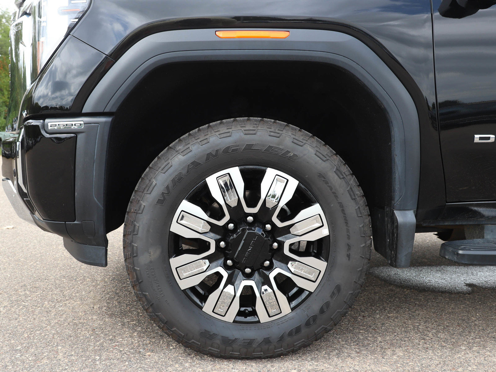 Used 2026 GMC Sierra 2500 Denali w/ Technology Package AWD/4WD image 28