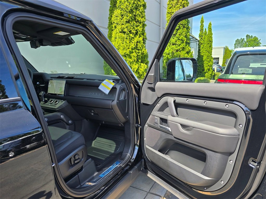 New 2025 Land Rover Defender 110 X image 30