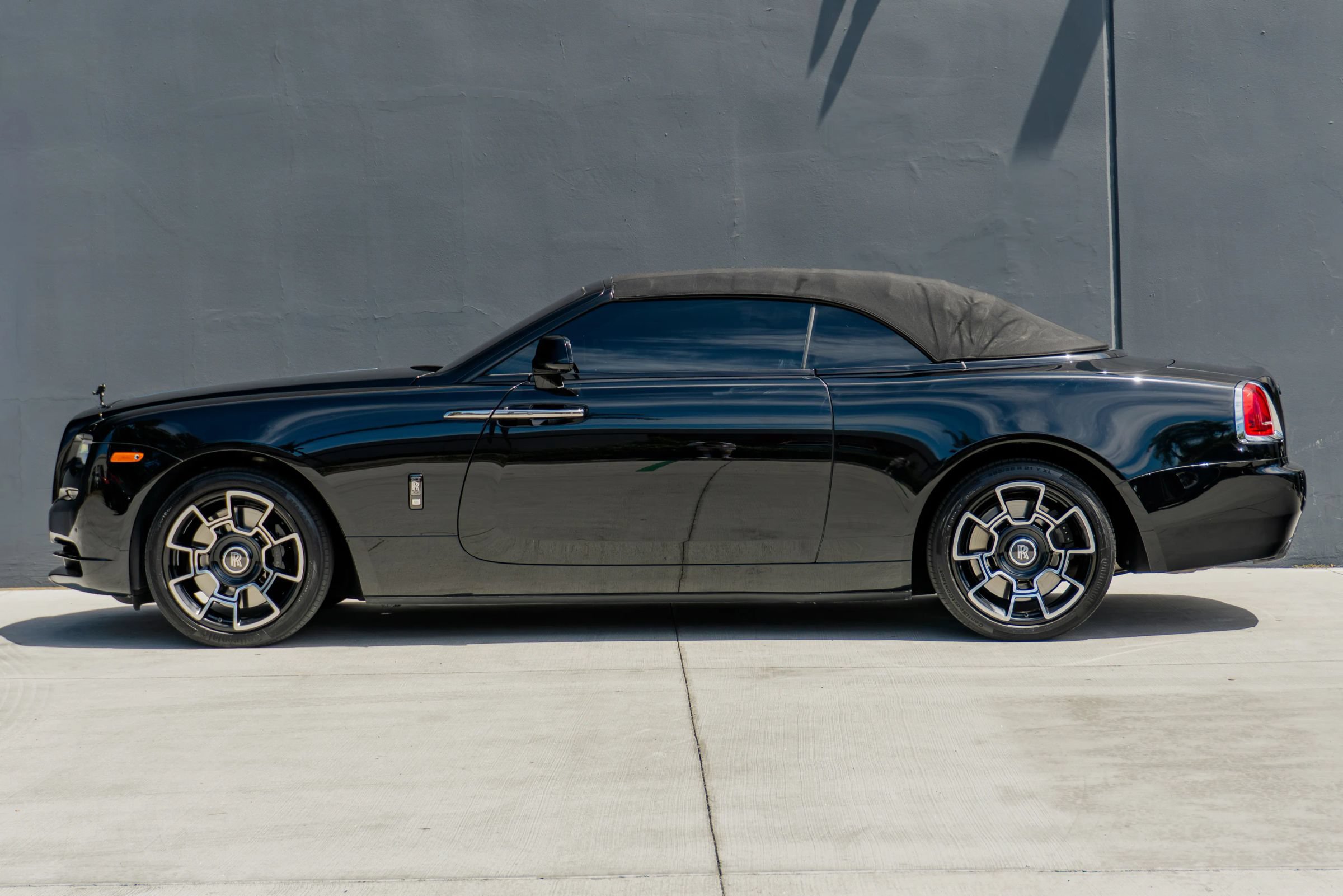 Used 2018 Rolls-Royce Dawn RWD image 2