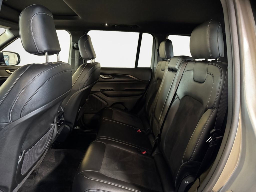 Used 2023 Jeep Grand Cherokee Altitude image 24